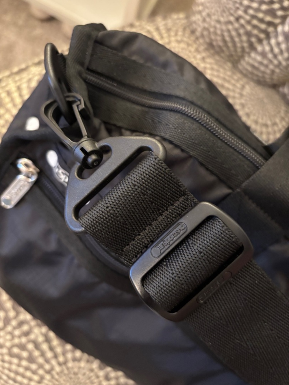 Lesportsac Medium Weekender Black Lightweight Bag Duffle Tote detachable strap - Picture 7 of 15